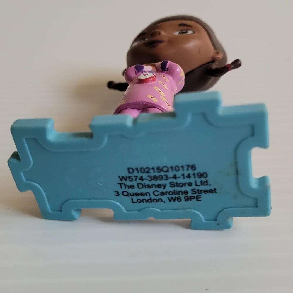 DOC MCSTUFFINS Disney 3" PVC Puzzle Base. - Picture 4 of 4